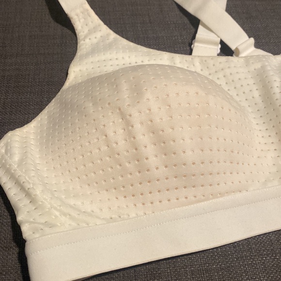 Victoria’s Secret sports bra - Picture 4 of 10